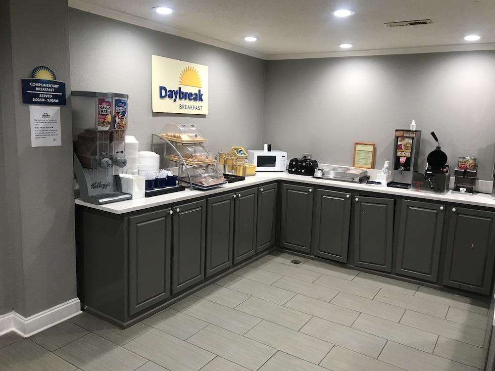 Days Inn & Suites By Wyndham Collierville Germantown Area Exteriér fotografie