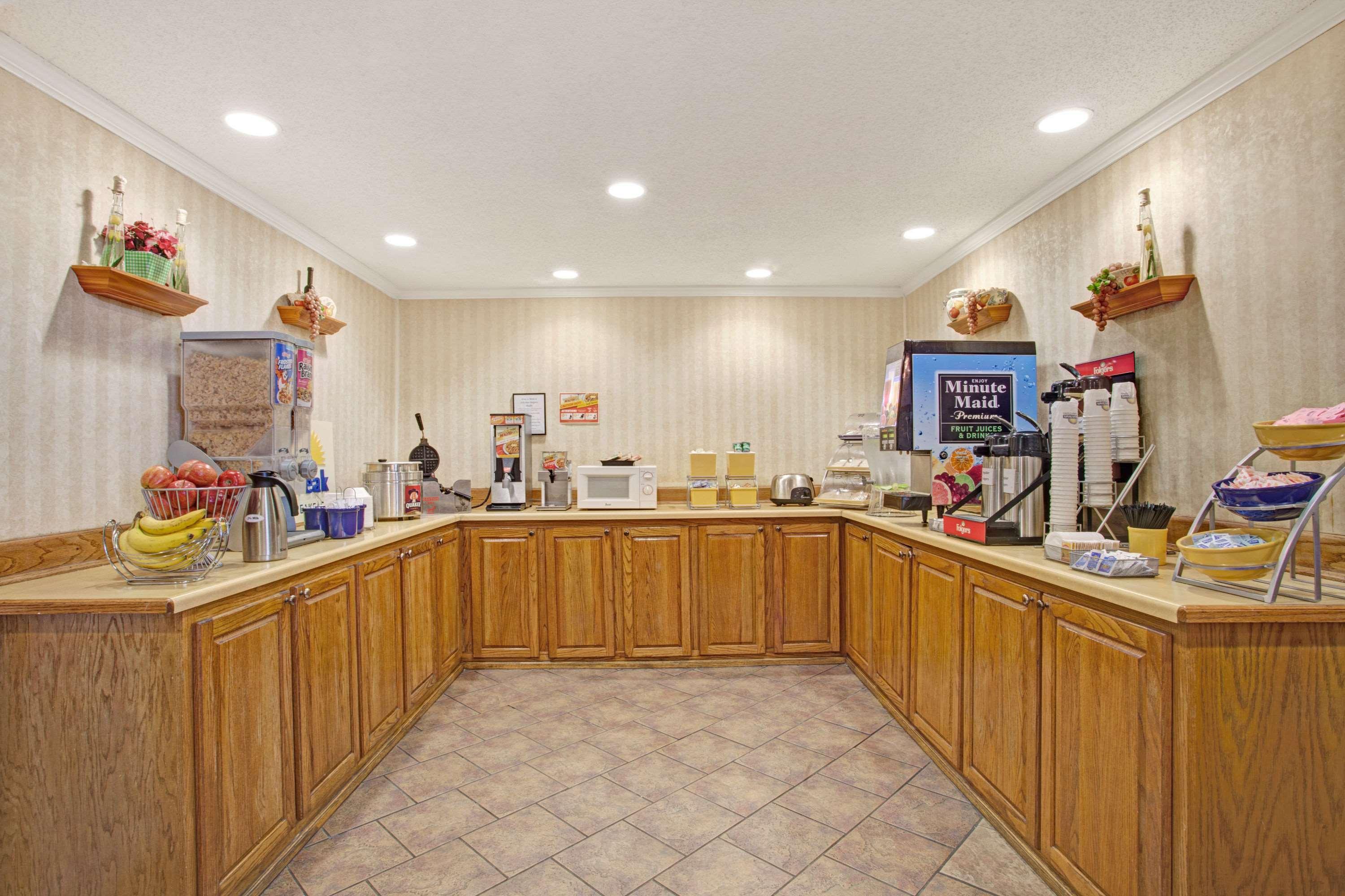 Days Inn & Suites By Wyndham Collierville Germantown Area Exteriér fotografie
